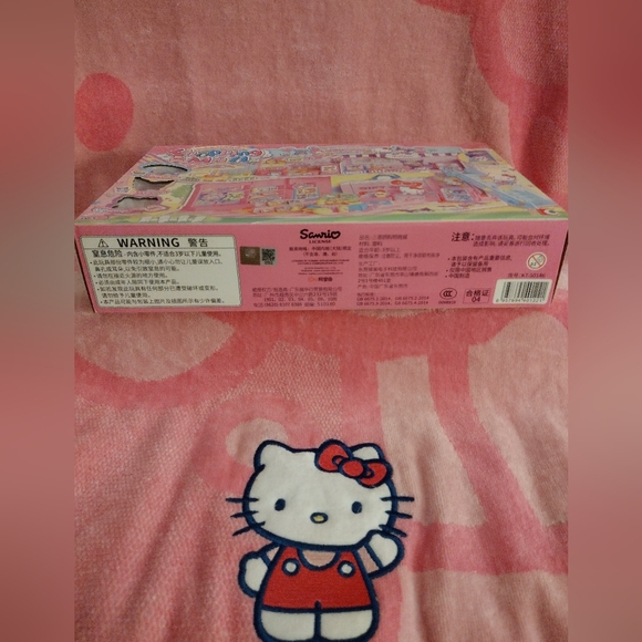 EXCLUSIVE - Hello Kitty Officially Licensed Shopping Mall Playset - Picture 13 of 14